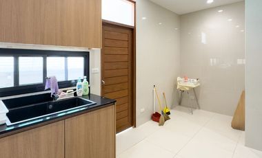 Newly Renovated Modern Style, with Rental Income 210,000 Baht/Month. For Sale: Evergreen Ville Bangna-Trat 56.