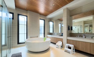 Newly Renovated Modern Style, with Rental Income 210,000 Baht/Month. For Sale: Evergreen Ville Bangna-Trat 56.