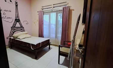 Dijual rumah ditengah kota lokasi baciro belakang lapangan panah kenari dekat GOR Amongrogo