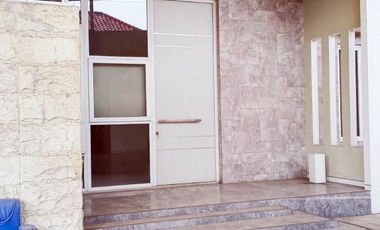 Rumah di Kertomenanggal