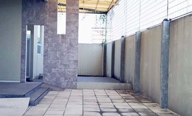 Rumah di Kertomenanggal