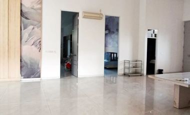 Rumah di Kertomenanggal