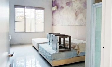 Rumah di Kertomenanggal