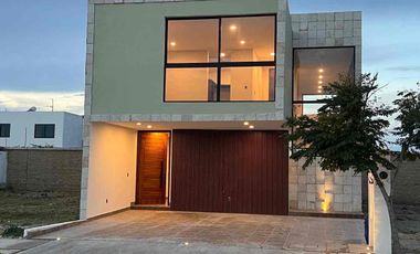 CASA NUEVA EN RESIDENCIAL MAYORAZGO