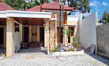 RUMAH CANTIK SISA 4 UNIT DEKAT AKMIL MAGELANG