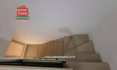 ทาวน์โฮม หมู่บ้าน M Life (เอ็มไลฟ์) ลำลูกกา-คลอง 4 เนื้อที่ 18.7 ตรว. ใกล้ตลาดเอ.ซี ลำลูกกา คลอง 4 ถนนลำลูกกา ตำบลลาดสวาย อำเภอลำลูกกา จังหวัดปทุมธานี