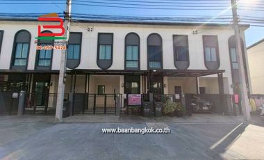 ทาวน์โฮม หมู่บ้าน M Life (เอ็มไลฟ์) ลำลูกกา-คลอง 4 เนื้อที่ 18.7 ตรว. ใกล้ตลาดเอ.ซี ลำลูกกา คลอง 4 ถนนลำลูกกา ตำบลลาดสวาย อำเภอลำลูกกา จังหวัดปทุมธานี