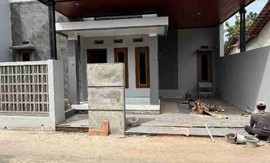 Rumah finishing di utara Pasar Godean, Margoluwih, Seyegan Sleman