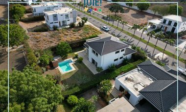 Se vende: Moderna Casa con Piscina Privada en el conjunto Montecristi Golf Resort & Villas