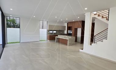 HERMOSA CASA EN VENTA PUERTA AZALEAS