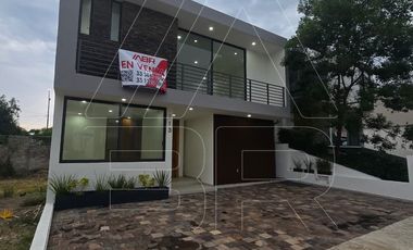 HERMOSA CASA EN VENTA PUERTA AZALEAS