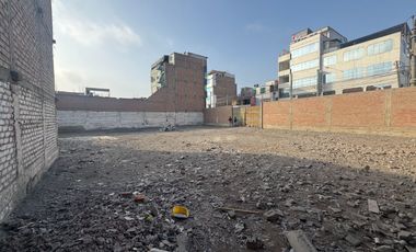 Venta De Terreno En Esquina En Ate De 850M2