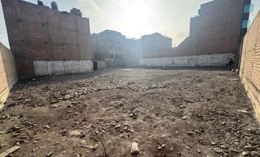 Venta De Terreno En Esquina En Ate De 850M2