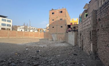 Venta De Terreno En Esquina En Ate De 850M2