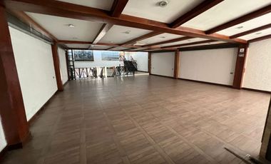 Casa comercial en venta en El Lleras, El Poblado