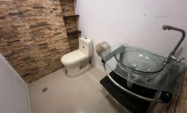 Casa comercial en venta en El Lleras, El Poblado