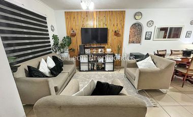 Leon Propiedades vende hermosa casa en condominio, Curacaví centro.