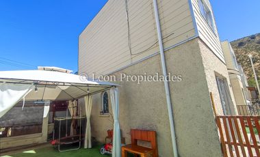 Leon Propiedades vende hermosa casa en condominio, Curacaví centro.