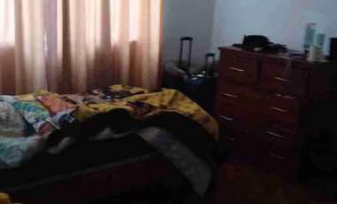 VENDO CASA DE TRES PISOS, EN TERRENO DE 500m2 AV. 09 DE OCTUBRE, CERCA A AV. ELOY ALFARO.