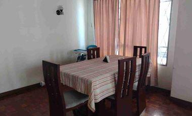 VENDO CASA DE TRES PISOS, EN TERRENO DE 500m2 AV. 09 DE OCTUBRE, CERCA A AV. ELOY ALFARO.