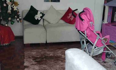 VENDO CASA DE TRES PISOS, EN TERRENO DE 500m2 AV. 09 DE OCTUBRE, CERCA A AV. ELOY ALFARO.