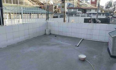 VENDO CASA DE TRES PISOS, EN TERRENO DE 500m2 AV. 09 DE OCTUBRE, CERCA A AV. ELOY ALFARO.