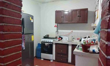 VENDO CASA DE TRES PISOS, EN TERRENO DE 500m2 AV. 09 DE OCTUBRE, CERCA A AV. ELOY ALFARO.