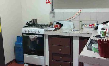 VENDO CASA DE TRES PISOS, EN TERRENO DE 500m2 AV. 09 DE OCTUBRE, CERCA A AV. ELOY ALFARO.