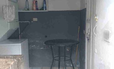 VENDO CASA DE TRES PISOS, EN TERRENO DE 500m2 AV. 09 DE OCTUBRE, CERCA A AV. ELOY ALFARO.