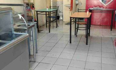 VENDO CASA DE TRES PISOS, EN TERRENO DE 500m2 AV. 09 DE OCTUBRE, CERCA A AV. ELOY ALFARO.