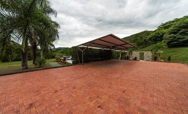 ALQUILER DE HERMOSA FINCA EN IBAGUE INF AL3043334480 LOS ESPERAMOS VEN A DISFRUTAR.