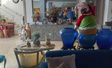 VENDO HERMOSA CASA DUPLEX EN BARRIO EL POBLADO CON PISCINA AREA  DE 526mts