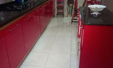 VENDO HERMOSA CASA DUPLEX EN BARRIO EL POBLADO CON PISCINA AREA  DE 526mts