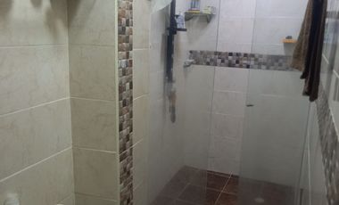 VENDO HERMOSA CASA DUPLEX EN BARRIO EL POBLADO CON PISCINA AREA  DE 526mts