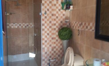 VENDO HERMOSA CASA DUPLEX EN BARRIO EL POBLADO CON PISCINA AREA  DE 526mts