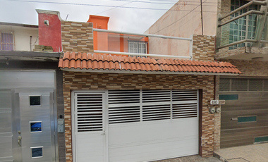 CASA A LA VENTA EN LOMAS DEL RIO III, VERACRUZ. REMATE ADJUDICADO