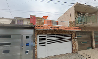 CASA A LA VENTA EN LOMAS DEL RIO III, VERACRUZ. REMATE ADJUDICADO