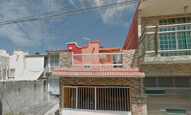 CASA A LA VENTA EN LOMAS DEL RIO III, VERACRUZ. REMATE ADJUDICADO
