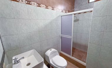 Casa multifamiliar con 3 departamentos en venta en Parroquia Providencia, Machala