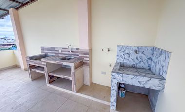 Casa multifamiliar con 3 departamentos en venta en Parroquia Providencia, Machala