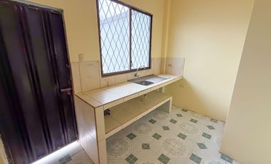 Casa multifamiliar con 3 departamentos en venta en Parroquia Providencia, Machala