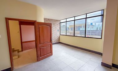 Casa multifamiliar con 3 departamentos en venta en Parroquia Providencia, Machala