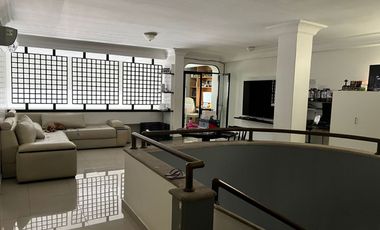 Se vende departamento de 4 dormitorios en Lomas de Urdesa