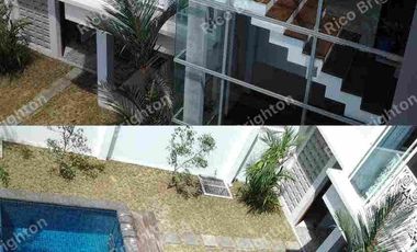 DIJUAL RUMAH MEWAH MODERN BERKONSEP VILLA TERDAPAT KOLAM RENANG LOKASI STRATEGIS TENGAH KOTA BALIKPAPAN KAL-TIM