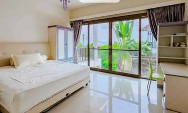 FOR SALE MODERN VILLA WITH LARGE GARDEN AND BEAUTY SWIMMING POOL AT KUTA SELATAN