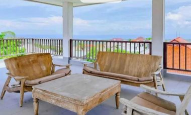 FOR SALE MODERN VILLA WITH LARGE GARDEN AND BEAUTY SWIMMING POOL AT KUTA SELATAN