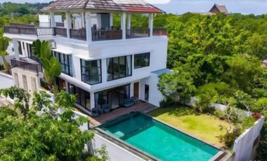 FOR SALE MODERN VILLA WITH LARGE GARDEN AND BEAUTY SWIMMING POOL AT KUTA SELATAN