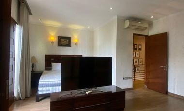 Disewa Rumah Cantik dengan Interior Furnish Yg Mewah di Dalam Townhouse, Lokasi Tenang dan Dekat ke Sekolah International, Kemang