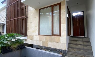 Disewa Rumah Cantik dengan Interior Furnish Yg Mewah di Dalam Townhouse, Lokasi Tenang dan Dekat ke Sekolah International, Kemang