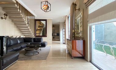 Disewa Rumah Cantik dengan Interior Furnish Yg Mewah di Dalam Townhouse, Lokasi Tenang dan Dekat ke Sekolah International, Kemang